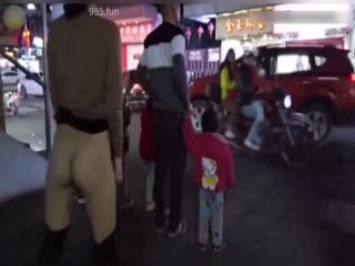 家庭乱伦 【翘臀淫妻】街头露出，绿帽男跟拍深圳市宝安区某步行街“露屄” - 爱情岛-全网最全最新各类乱伦, 黑料,吃瓜系列免费视频网站
