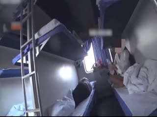 黑料吃瓜 【万人求系列】最近火爆全网的国内绿帽大神，让老婆在火车卧铺 - 爱情岛-全网最全最新各类乱伦, 黑料,吃瓜系列免费视频网站