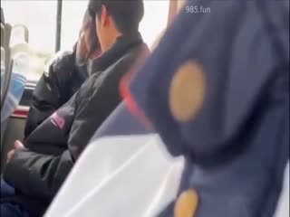 家庭乱伦 [日照工业学校]学生在公交车上口爆完整版刚开始还没看明白,直到看到女主吐出白色不明液体 - 爱情岛-全网最全最新各类乱伦, 黑料,吃瓜系列免费视频网站