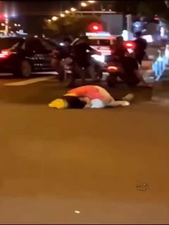 黑料吃瓜 【劲爆吃瓜】盘点醉酒女人千娇百媚或躺尸精选！上海醉酒女当街脱衣骚扰老外求操她，最后被警察带走！ - 爱情岛-全网最全最新各类乱伦, 黑料,吃瓜系列免费视频网站