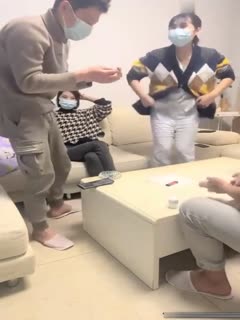 家庭乱伦 两对年轻小情侣4P换妻先玩情趣小游戏缓解尴尬 - 爱情岛-全网最全最新各类乱伦, 黑料,吃瓜系列免费视频网站