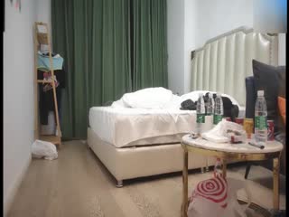 国产黄片 【母子乱伦】精神小伙兄弟俩都来了兴致＿沙发脱光妈妈衣服开始抠穴挑逗，狂干骚穴水汪汪 - 爱情岛-全网最全最新各类乱伦, 黑料,吃瓜系列免费视频网站