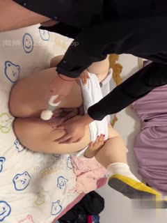 家庭乱伦 【姐弟乱伦】进门二话不说就让我姐蹲下舔吃鸡巴，一边吃我一边问我姐一些骚话！差点让跟我姐一起上楼的邻居看见！ - 爱情岛-全网最全最新各类乱伦, 黑料,吃瓜系列免费视频网站