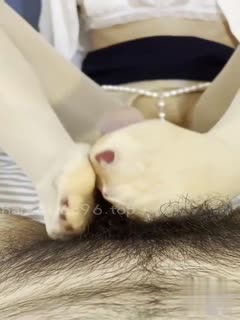 黑料吃瓜 【兄妹乱伦】妹妹cos按摩师 妹妹脱掉性感的珍珠内裤 用她湿湿的小穴蹭着我的鸡巴 小穴内的肉壁贪婪的包裹着我的鸡巴 夹的我舒服的快要射出来了 - 爱情岛-全网最全最新各类乱伦, 黑料,吃瓜系列免费视频网站