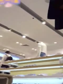 家庭乱伦 【超清-大神抄底】漂亮妹子太小心了，一路尾随好不容易才找到机会偷拍裙底风光 - 爱情岛-全网最全最新各类乱伦, 黑料,吃瓜系列免费视频网站