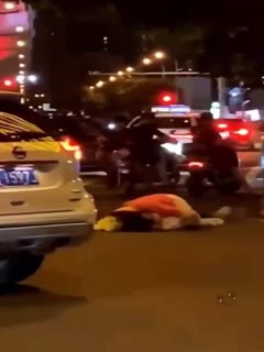 黑料吃瓜 【劲爆吃瓜】上海醉酒女当街脱衣骚扰老外求操她最后被警察带走 - 爱情岛-全网最全最新各类乱伦, 黑料,吃瓜系列免费视频网站