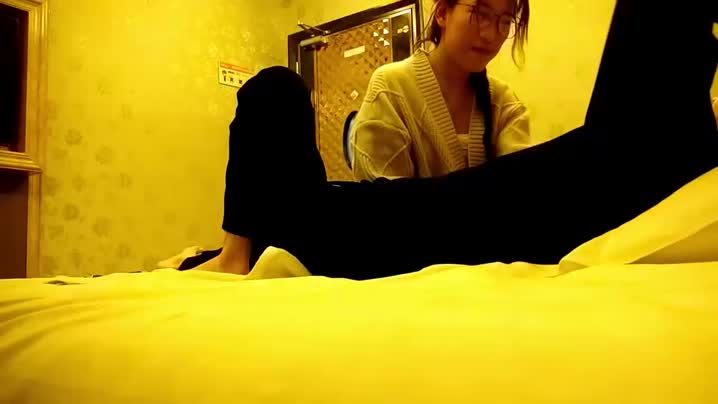 家庭乱伦 【会所勾搭】长相清纯大奶眼镜妹刚刚工作不久，被帅气客人搞的很害羞 - 爱情岛-全网最全最新各类乱伦, 黑料,吃瓜系列免费视频网站