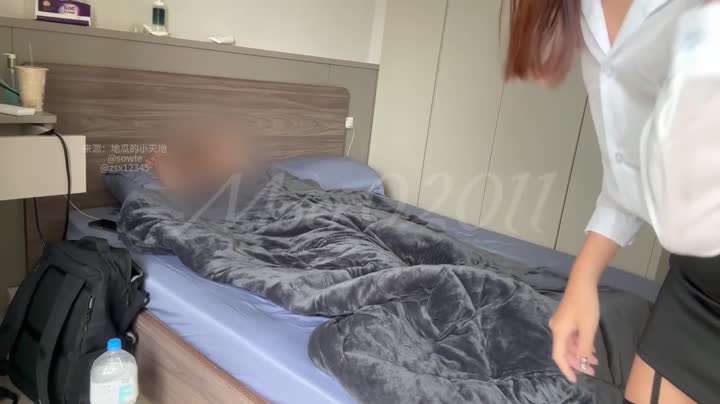 黑料吃瓜 台湾颜控女 莫二 给师哥在睡梦中口醒求操 这个情趣丝袜还带丁字裤 被醒来的师哥抓住奶子拼命干 - 爱情岛-全网最全最新各类乱伦, 黑料,吃瓜系列免费视频网站
