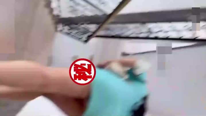 黑料吃瓜 成都太古里见到美女就摸腿万达公交车地铁顶臀橹管射精美女头发 - 爱情岛-全网最全最新各类乱伦, 黑料,吃瓜系列免费视频网站