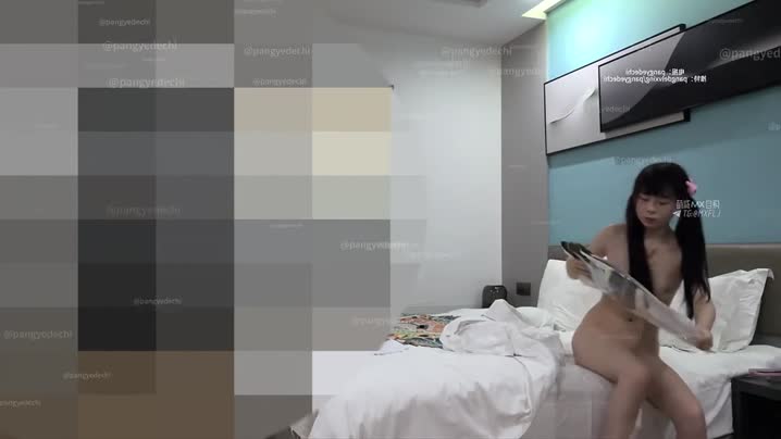家庭乱伦 胖爷床上极致3P故事肥胖身子压床猛干黑发骚货嫩穴_旁边裸体女孩跪舔蛋蛋助兴_淫水四溅高潮喷潮 - 爱情岛-全网最全最新各类乱伦, 黑料,吃瓜系列免费视频网站