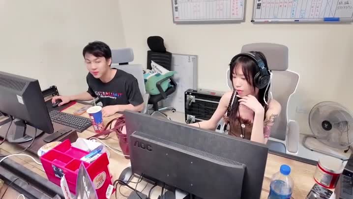 家庭乱伦 办公室被同事抓到把柄后被群交轮奸拍照留作纪念 - 爱情岛-全网最全最新各类乱伦, 黑料,吃瓜系列免费视频网站